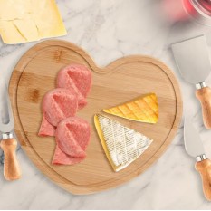 Kit para Queijo Com Tábua Formato Coração Personalizado 